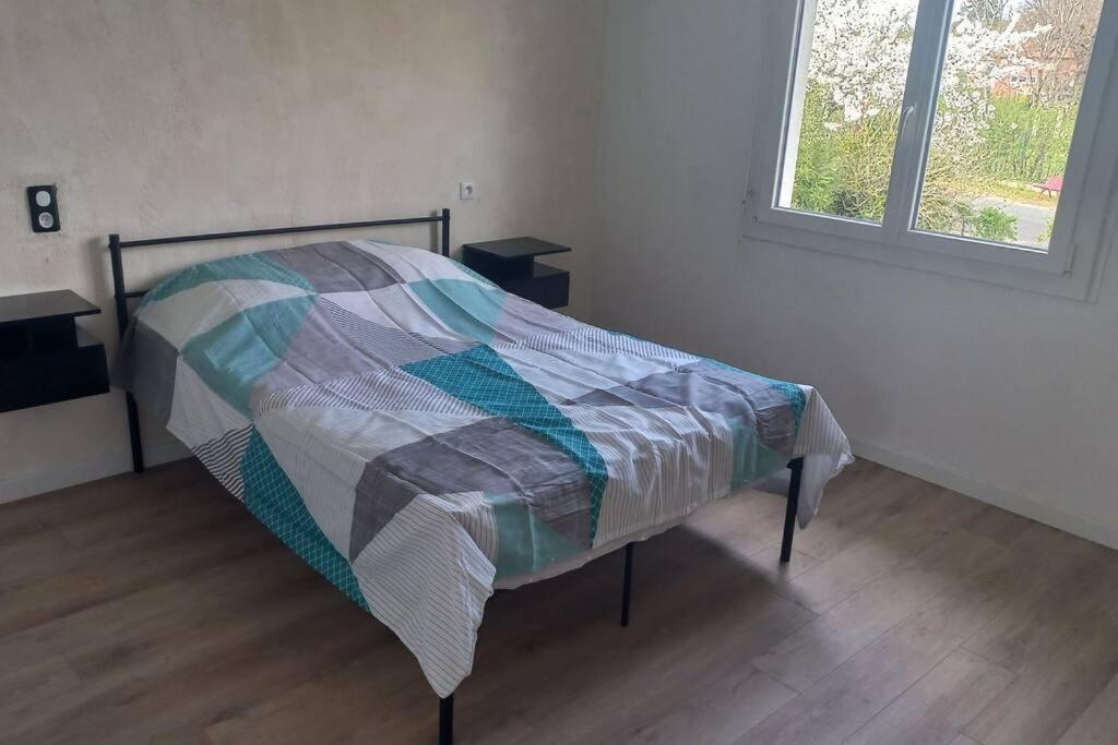 Maison Spacieuse Avec Un Terrain Casseneuil Екстериор снимка