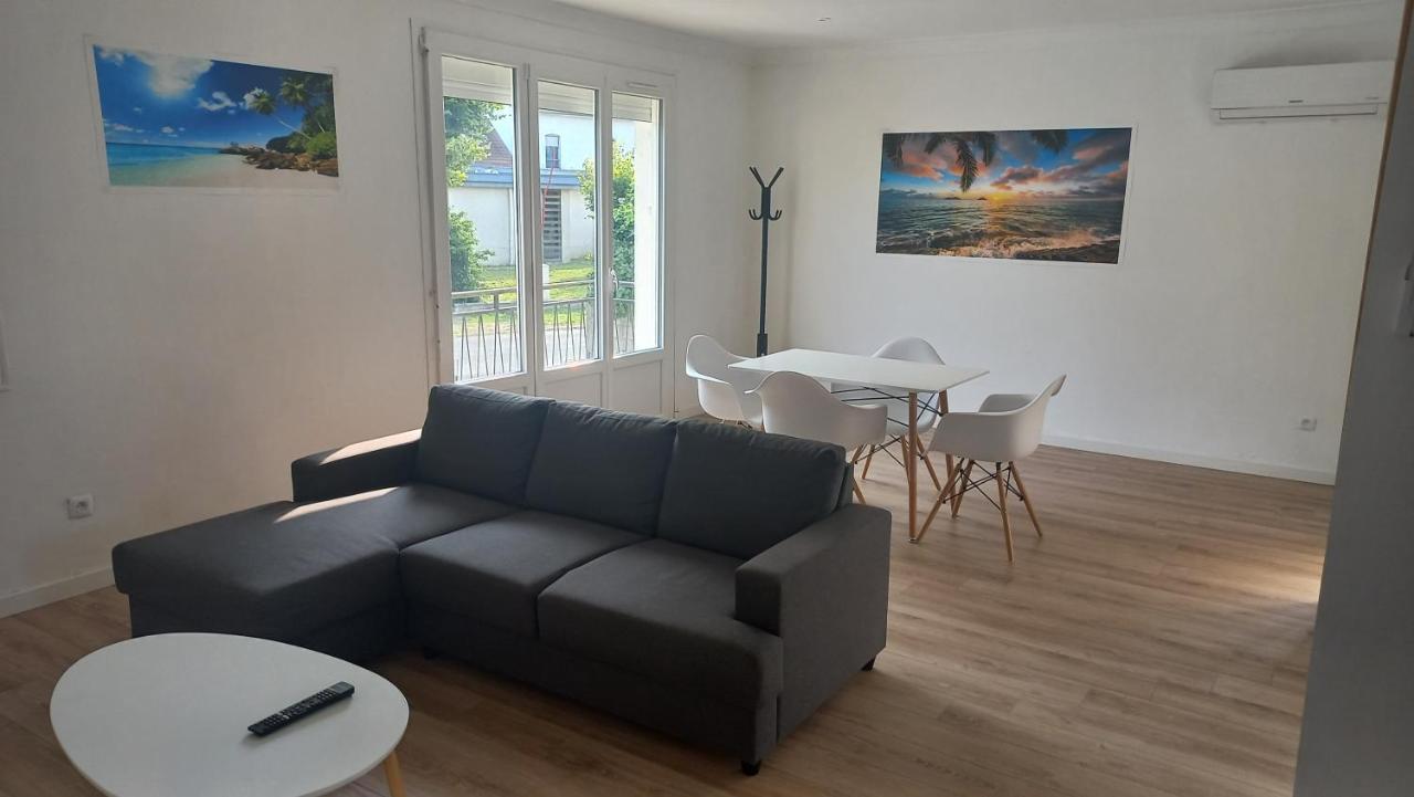 Maison Spacieuse Avec Un Terrain Casseneuil Екстериор снимка